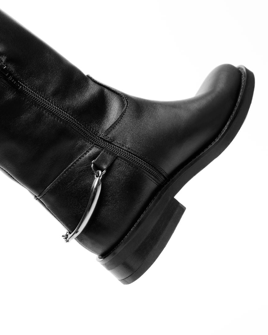 Spur Black Leather