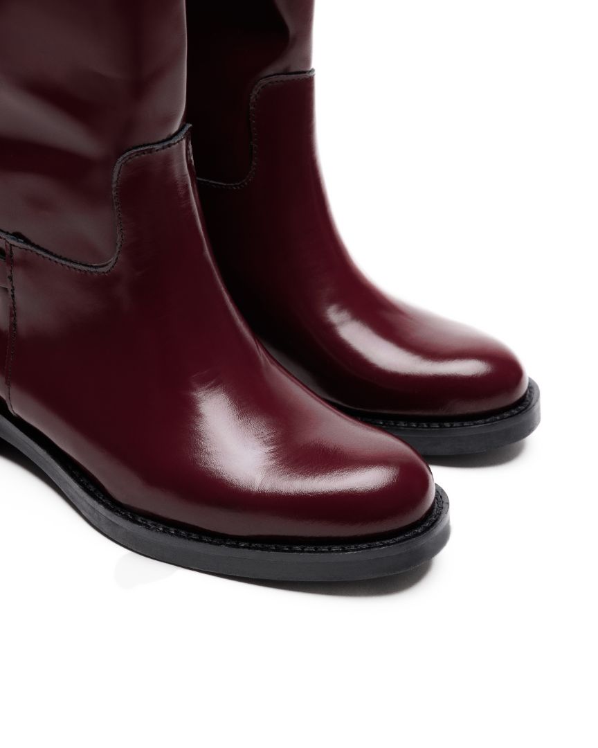 Spur Burgundy Leather