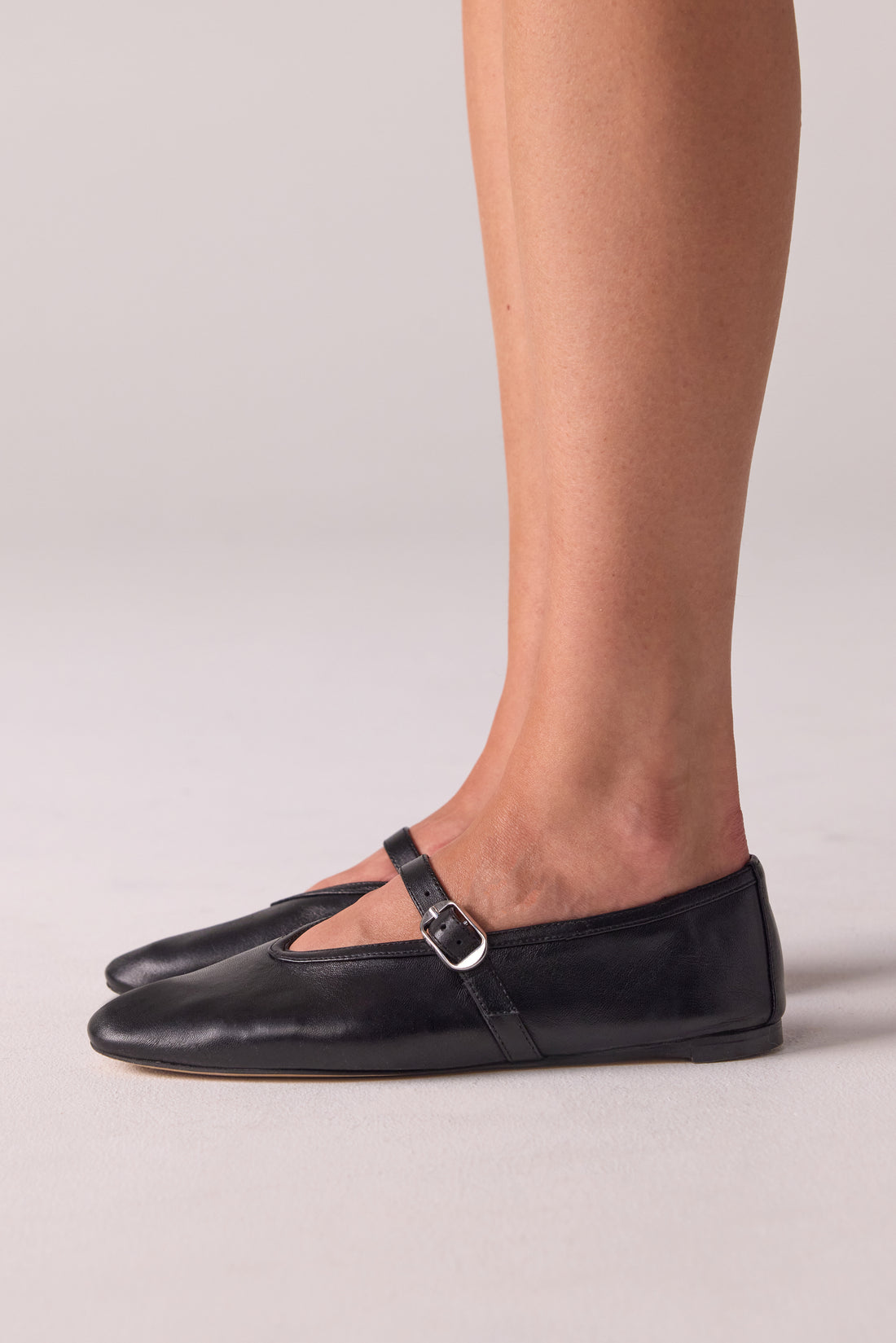 Lova Black Leather